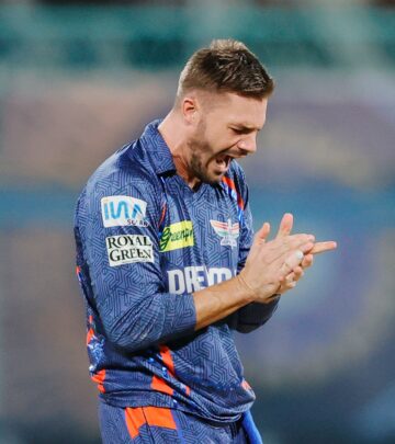 South African captain adds key wicket to batting effort as Delhi's start stalls