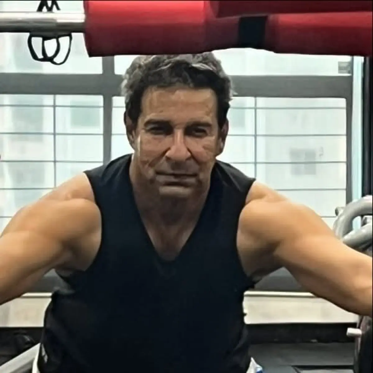 Legendary cricketer Wasim Akram’s latest gym post inspires fans with shoulder day energy!
