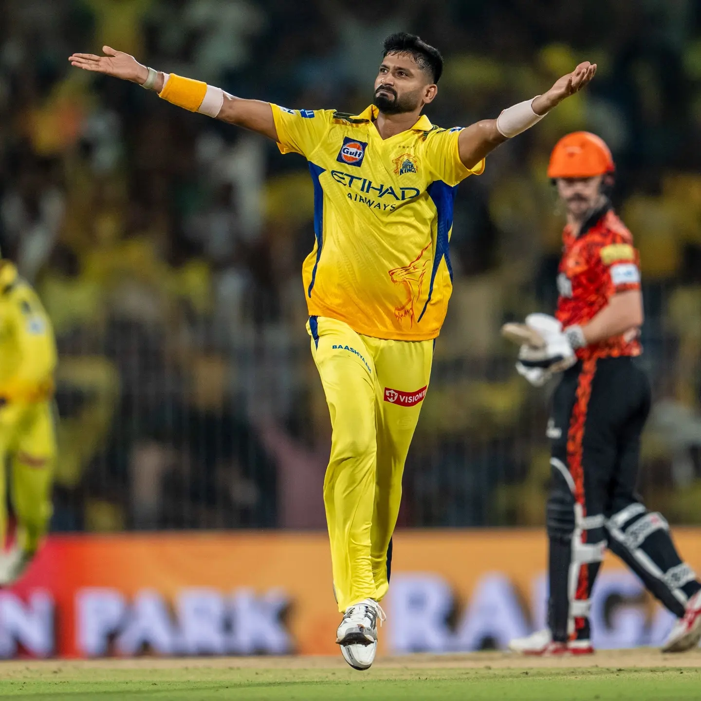 CSK Strike Early, Claim Big Wickets Of Abhishek Sharma And Travis Head In IPL Clash Chennai Super Kings put Sunrisers Hyderabad on the backfoot with crucial powerplay breakthroughs