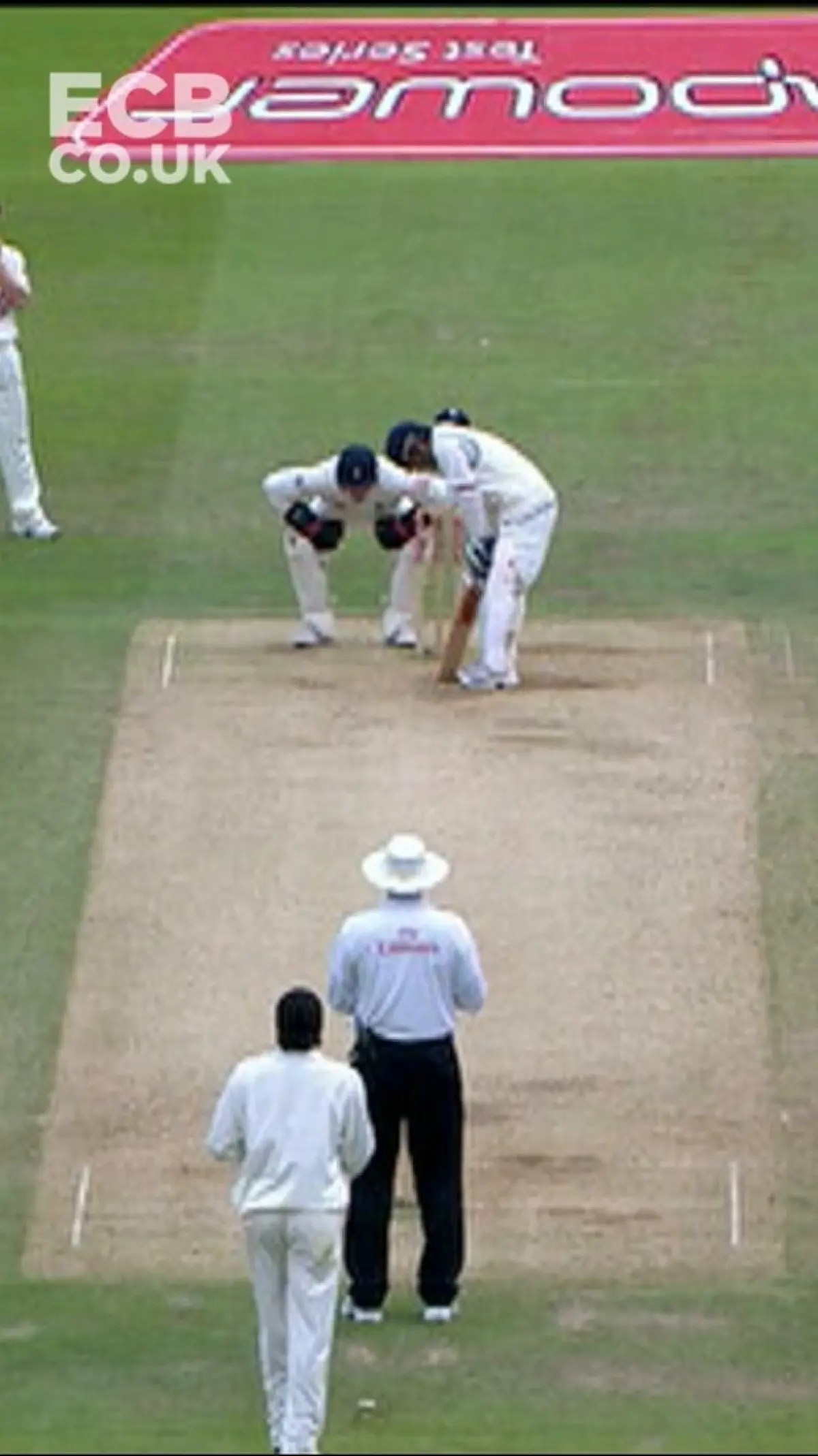 Spin legend's famous dismissal of cricket great resurfaces in special birthday tribute 