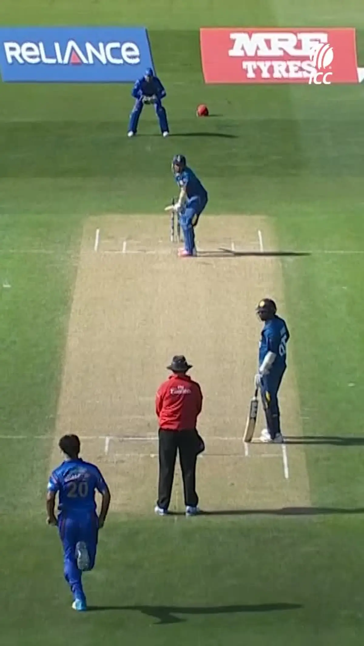 Mahela Jayawardene’s Hilarious Reaction Becomes Instant Cricket Classic Former Sri Lankan cricket legend shows his humorous side in viral video making fans chuckle