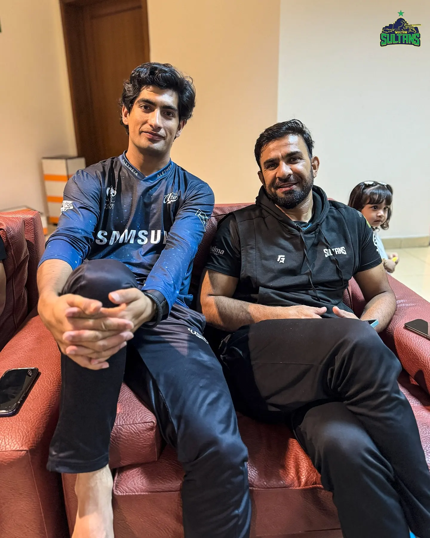Multan Sultans Share Heartwarming Moment With Rivals Islamabad United: Sportsmanship Shines In PSL Multan Sultans Share Heartwarming Moment With Rivals Islamabad United: Sportsmanship Shines In PSL