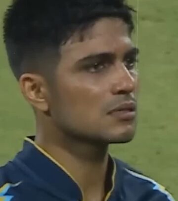 The cricket veteran endorses young batting sensation as India's rising superstar.