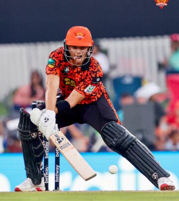 Stubbs Shines With Reverse Shot for Sunrisers Eastern Cape