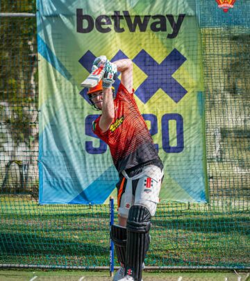 Sunrisers Eastern Cape Stuns Fans With Zak’s Striking Pose