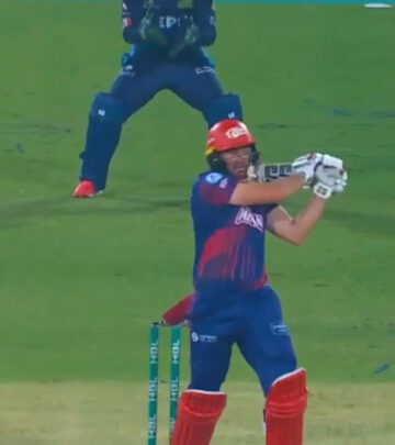 Star batter's unbeaten 80 propels defending champions to fifth consecutive victory in style.