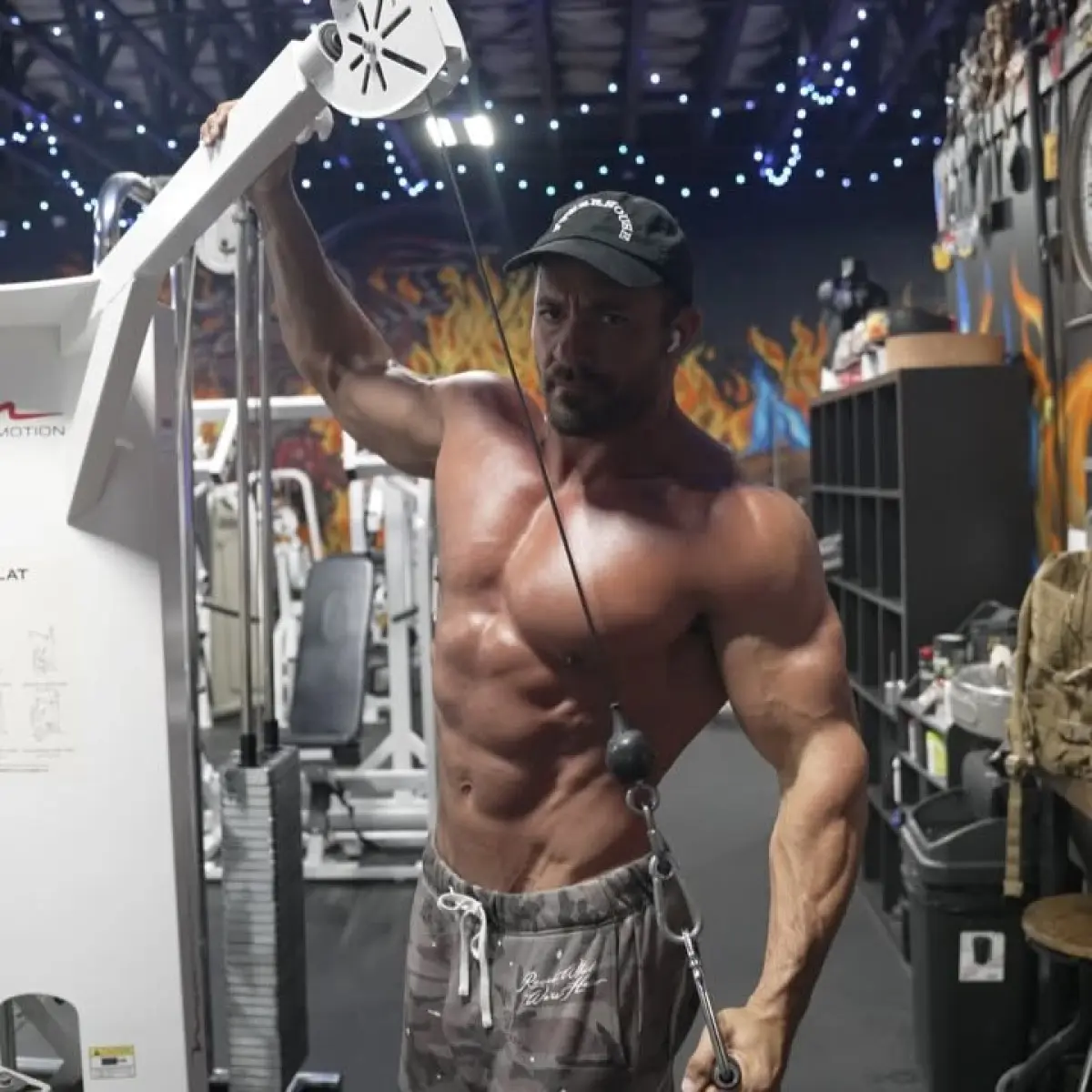 3D Triceps: Innovative Technique for Sculpted Arms Elevate your arm day with a cutting-edge exercise for horseshoe muscle definition. Now!!!