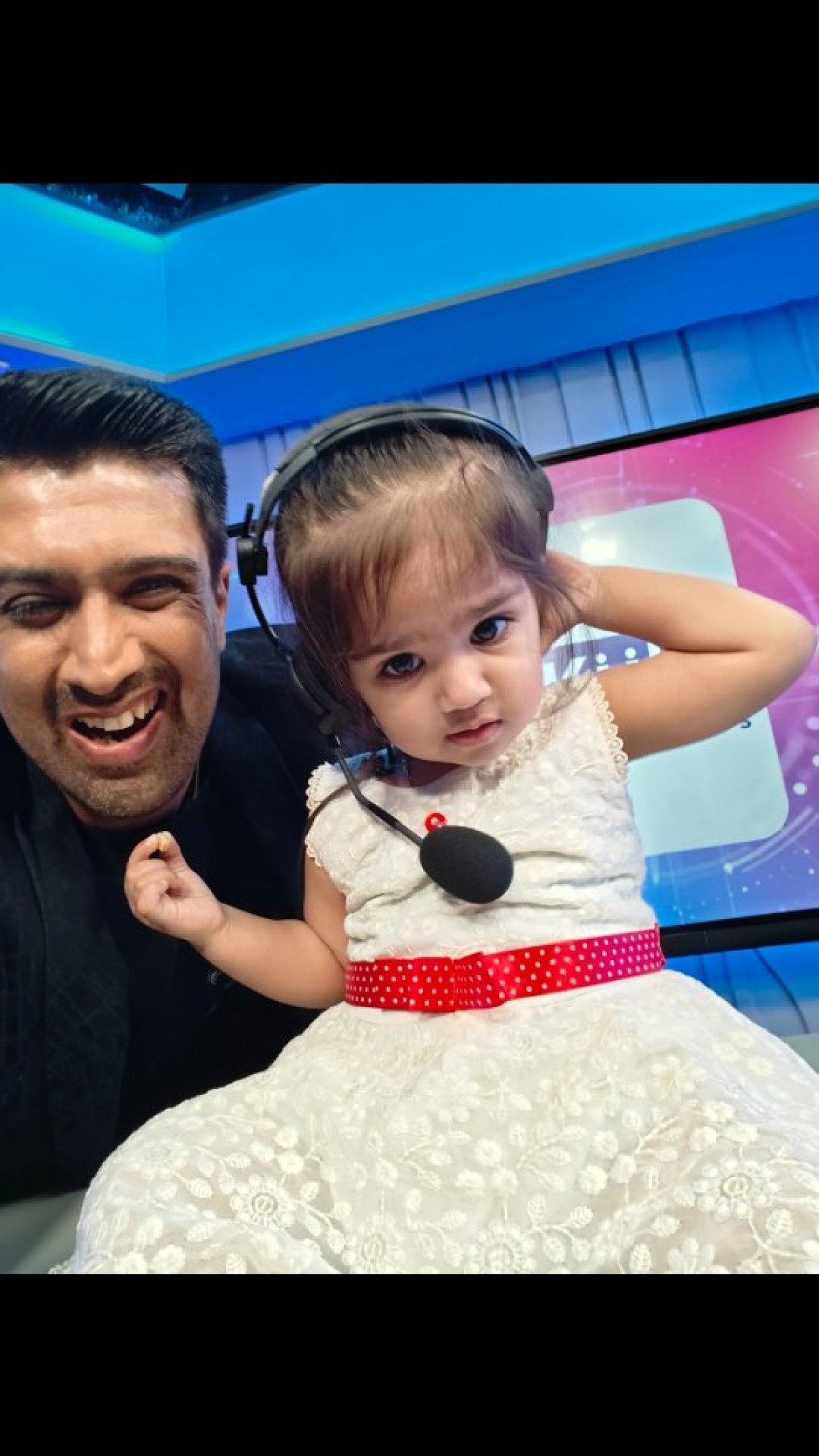 Aadya’s Heartwarming Glimpse Of Her Dad’s Dedication A tender moment as Aadya watches her dedicated dad excel in live cricket commentary on air