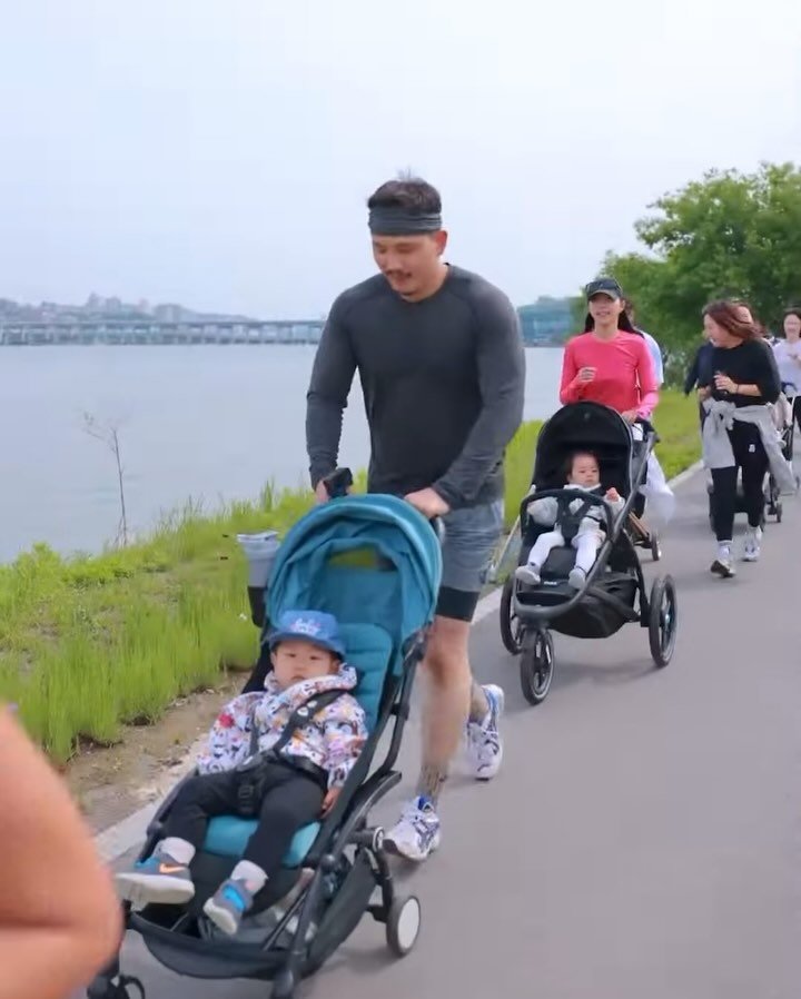 Active Parents Shine at Baby Hiking Club
