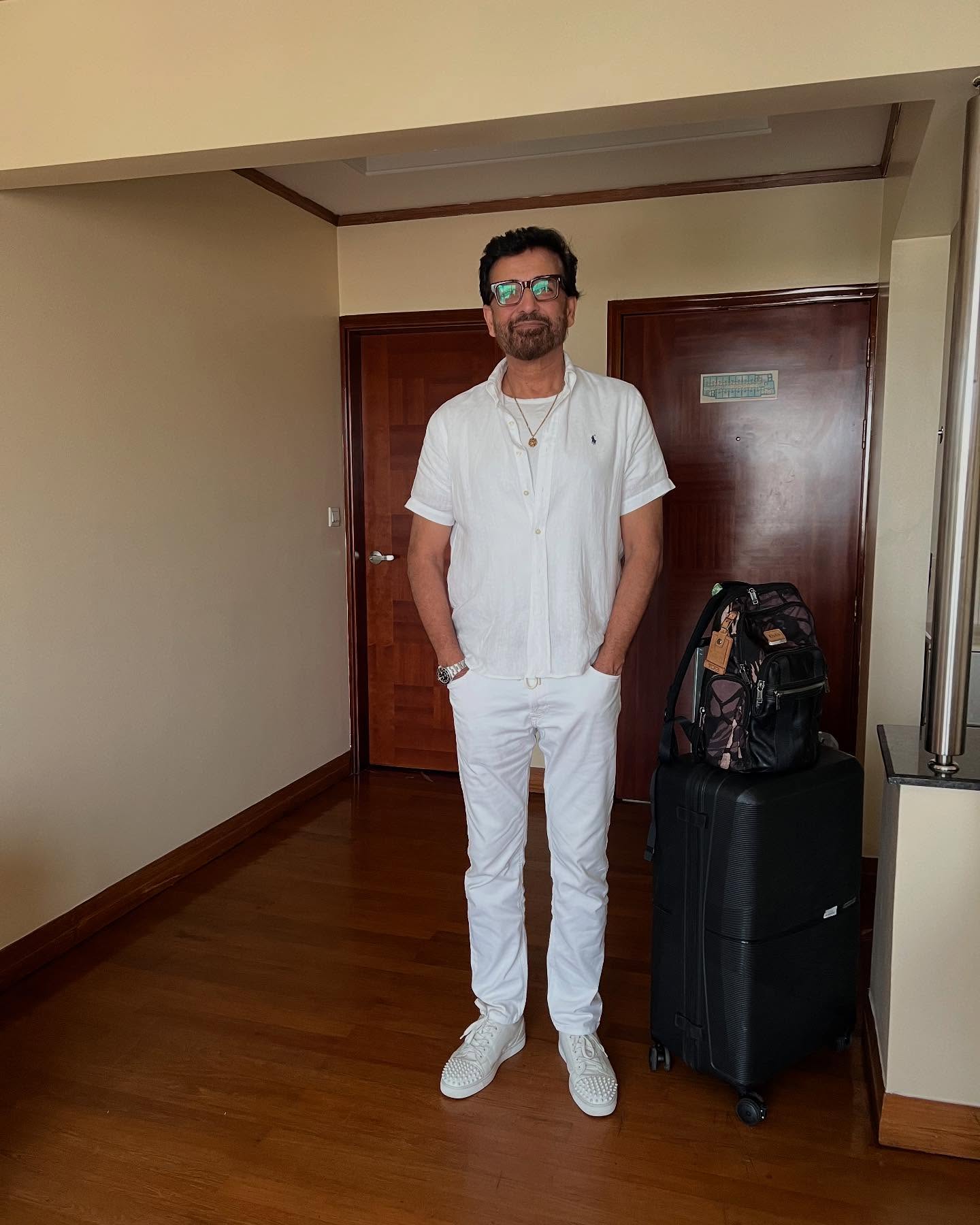 Cricketer waves heartfelt farewell at Chattogram, stirring deep emotions on grand journey!
