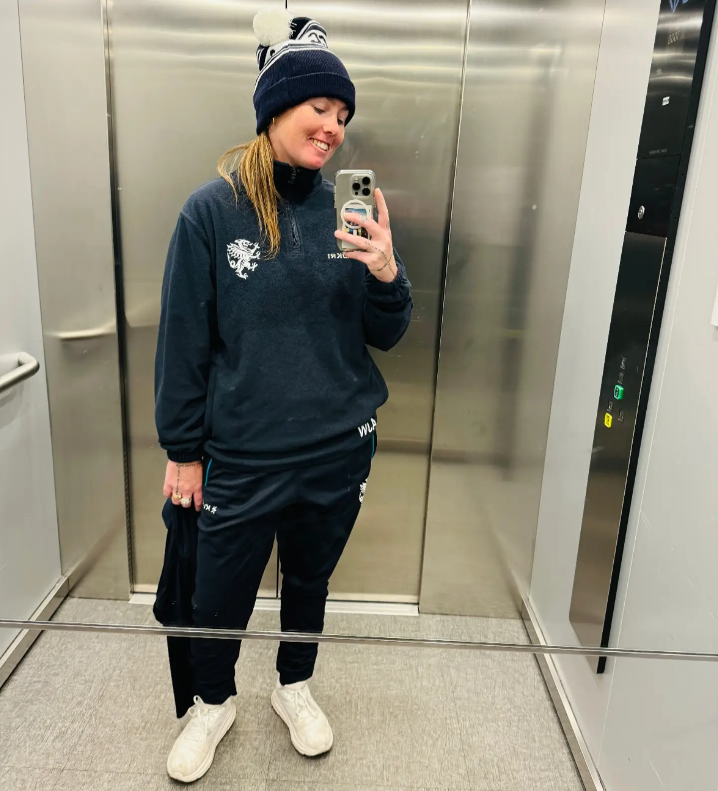 Cricket star Amanda-Jade Wellington posts a frosty snap, igniting winter magic. So cool.!!