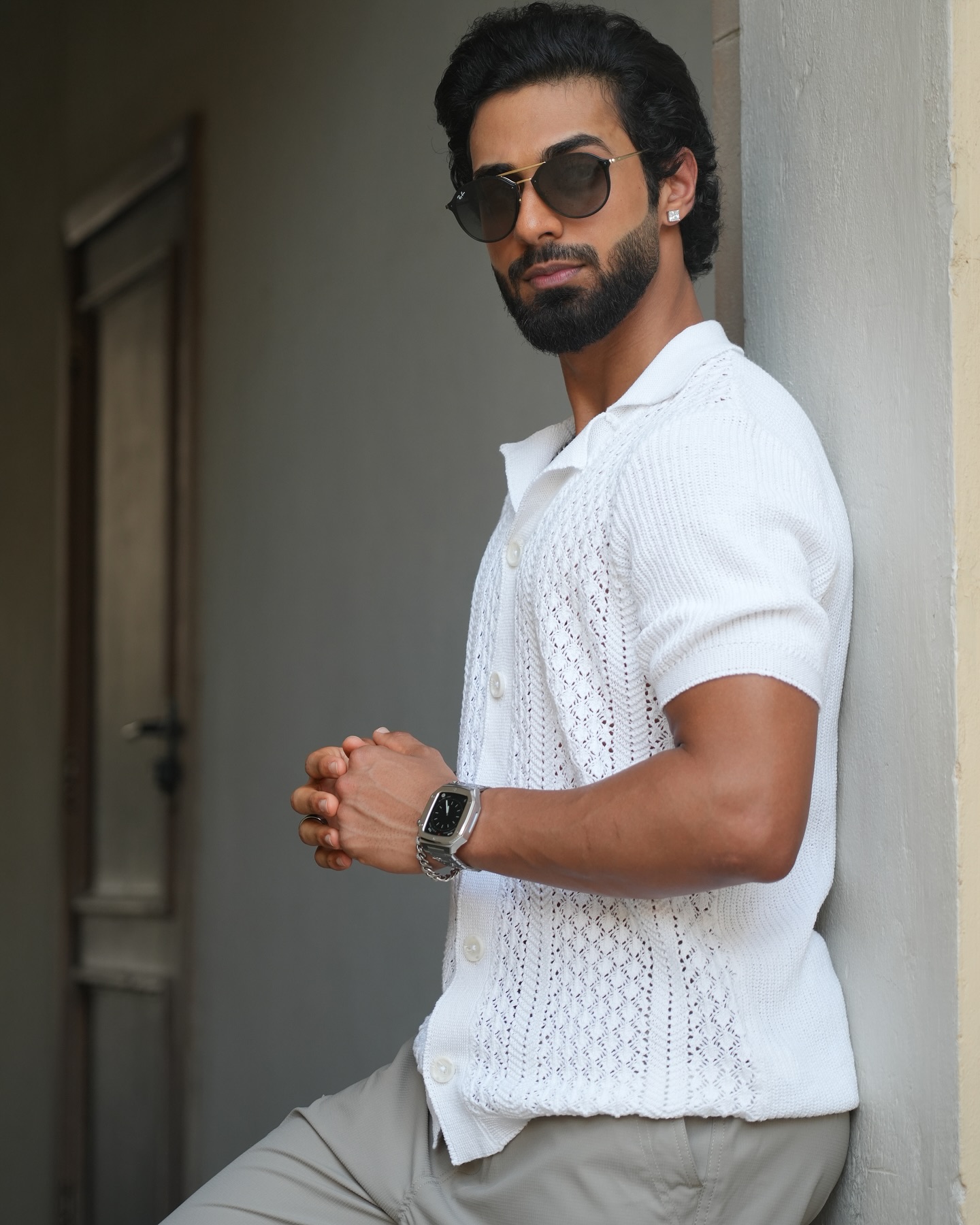 In style simplicity, his post exudes a spirited charm mixing urban vibes with calm delight.