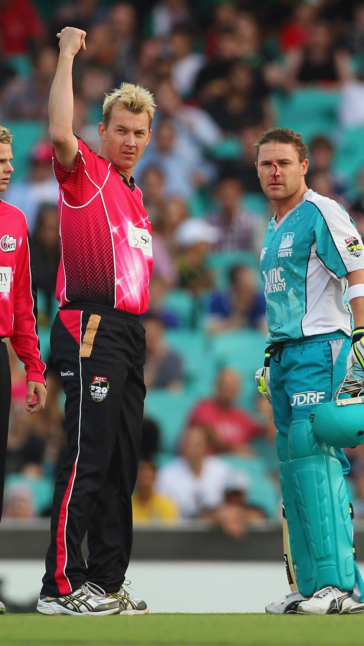 Brett Lee’s Bouncer Breaks McCullum’s Nose in BBL Debut BBL debut: Brett Lee’s fierce bouncer breaks McCullum’s nose, sidelining him in epic match.