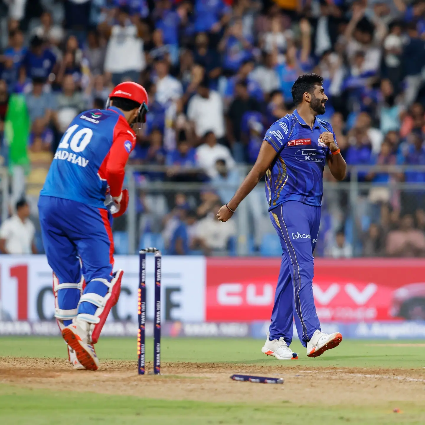 Bumrah’s pinpoint yorkers stun crowds as Mumbai Indians surge, redefining pace in TATA IPL.