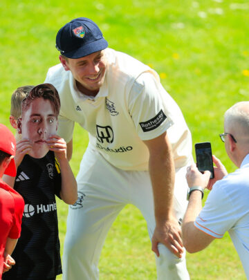 Cameron Green wins hearts with humble charm as he epitomizes cricket's people's champion!!