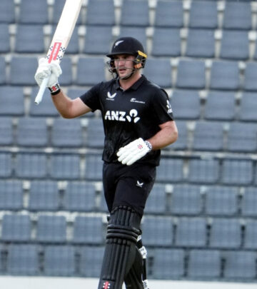 Dean Foxcroft smashes 72 from 64 in an intense NZ A vs Bangladesh A one-day showdown! Wow.