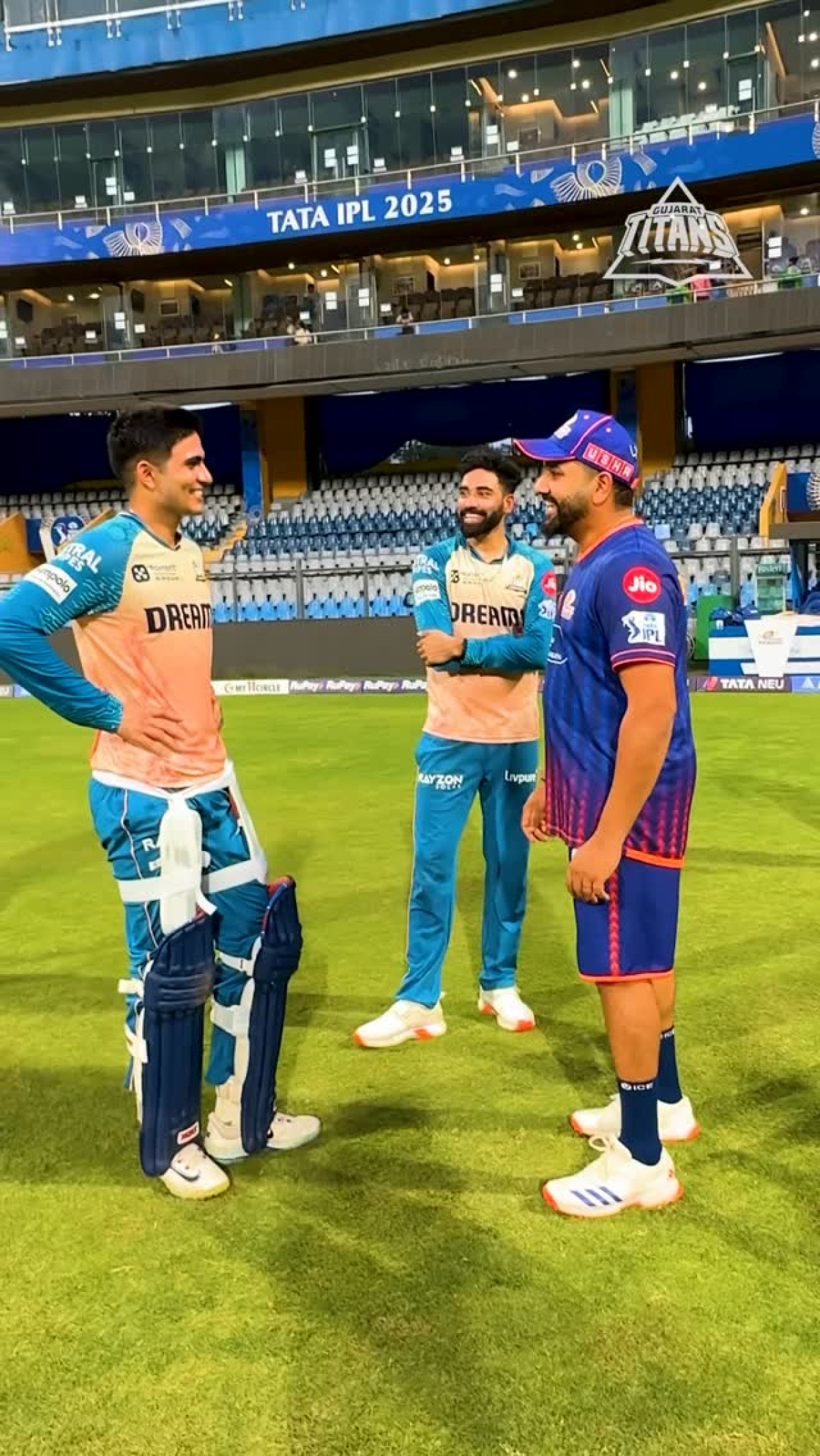 Ek Number Vibes Only Shubman Gill and Mohammed Siraj set the stage with epic energy for IPL 2025 matches - Go!!