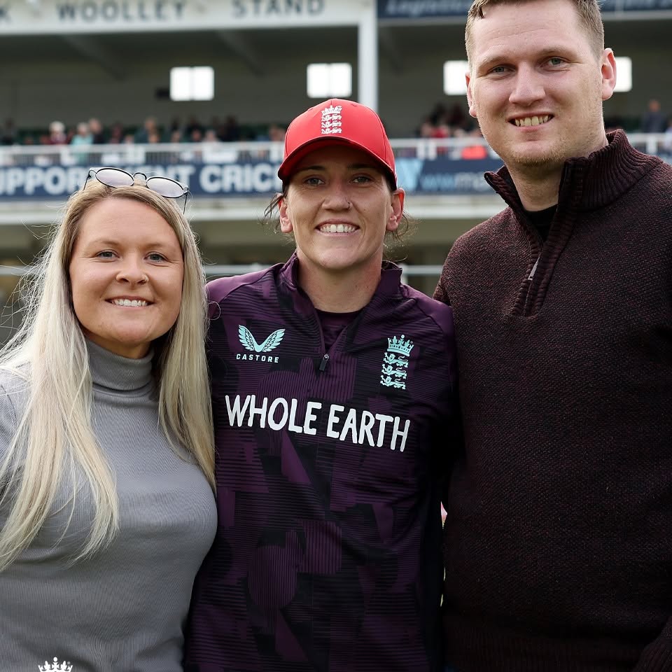 England T20 Cap 68: Em Arlott Shines On Debut