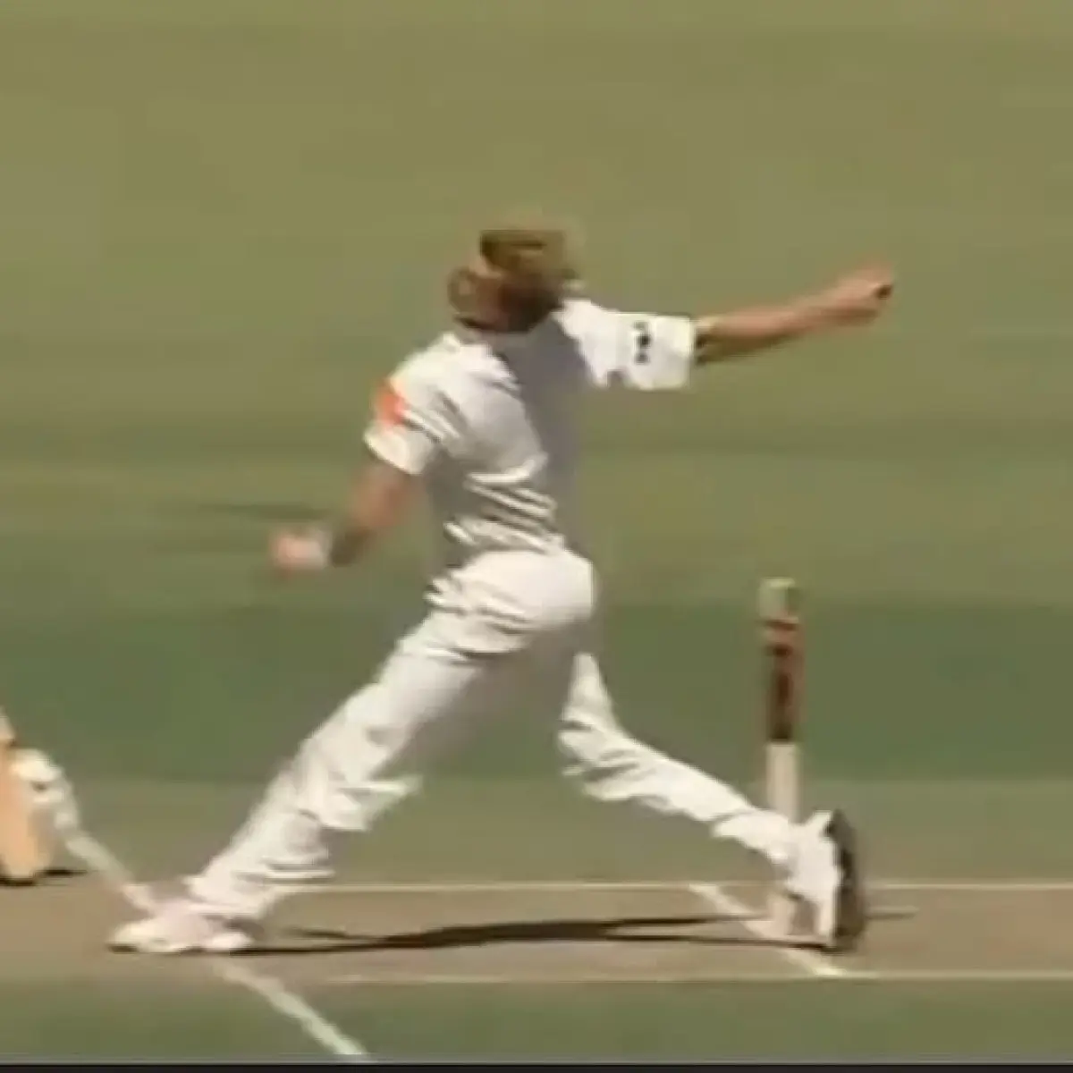 Fast Bowling Training Tips: Mastering The Delayed Arm Approach Train with top pace techniques at Neera Pace Academy, mastering delayed arms & bolt style!