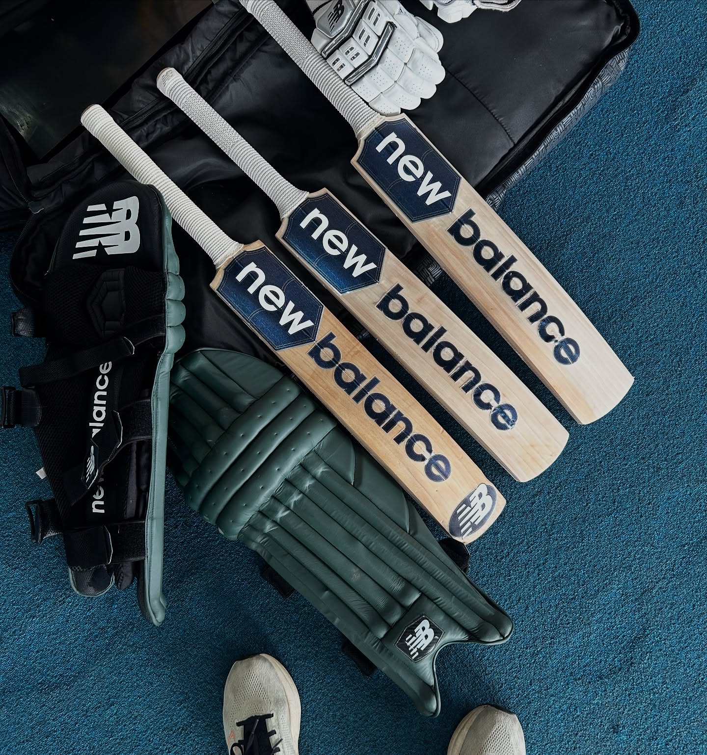 Faye Tunnicliffe Greets Bangla Fans on Cricket Travel