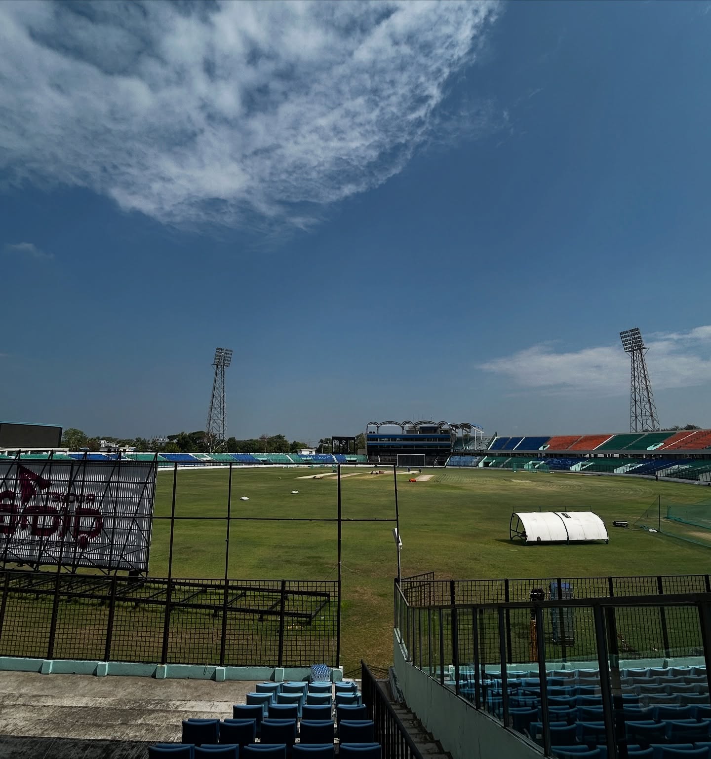 Faye Tunnicliffe Greets Bangla Fans on Cricket Travel