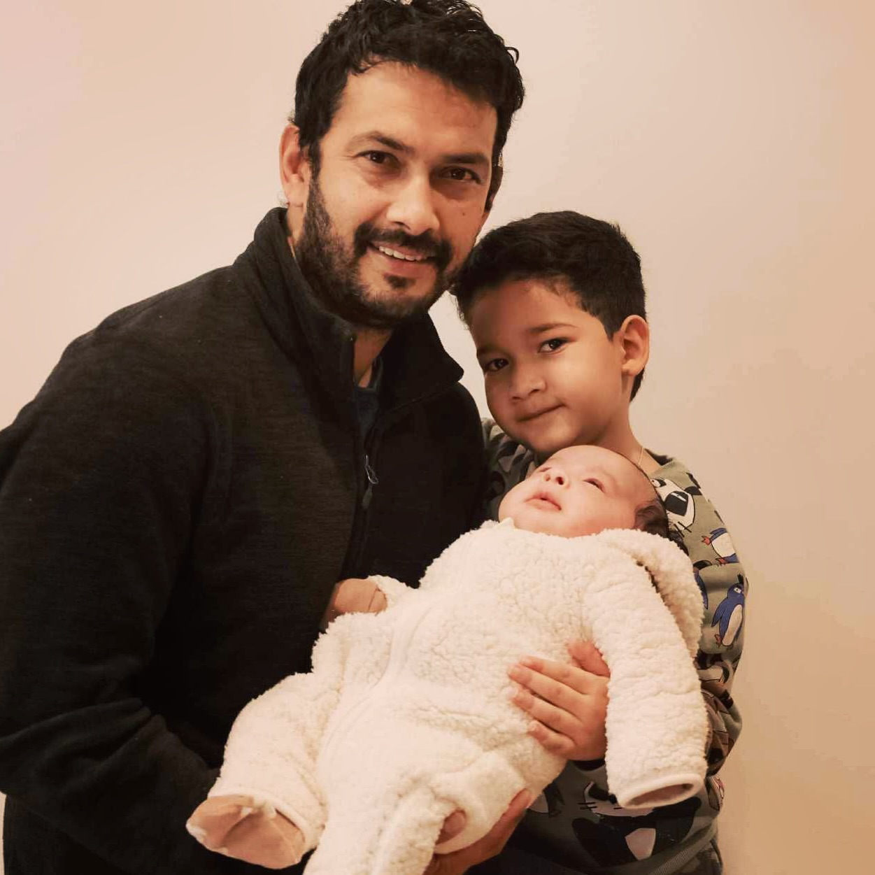 A heartwarming glimpse of affection showcasing paternal pride and unmatched family unity!!