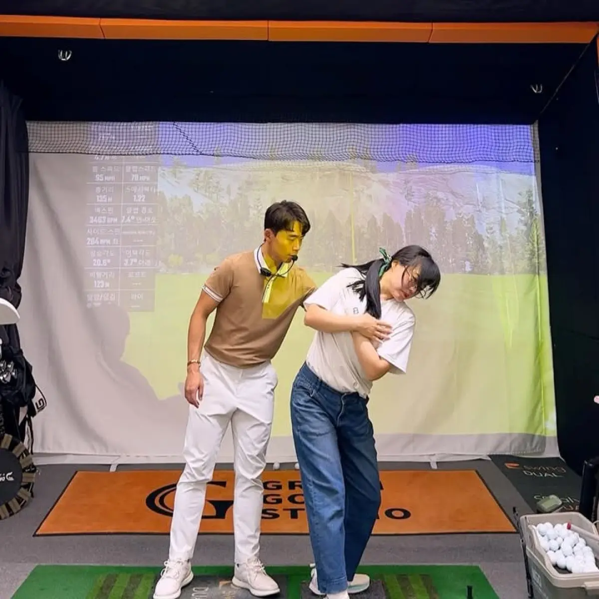 Golf Lessons: Tackling Slice and Distance Woes Golf newbie 동글이고 (@leedongkyupro) tackles first lesson to mend slice and improve 200m drive.