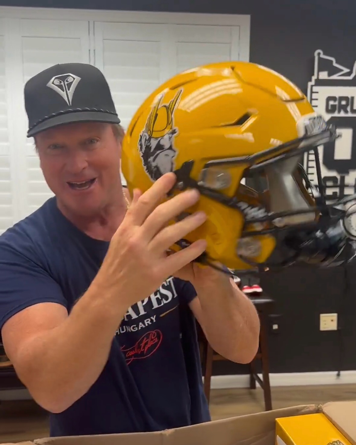 Gruden Shares Mutual Respect On Social Media