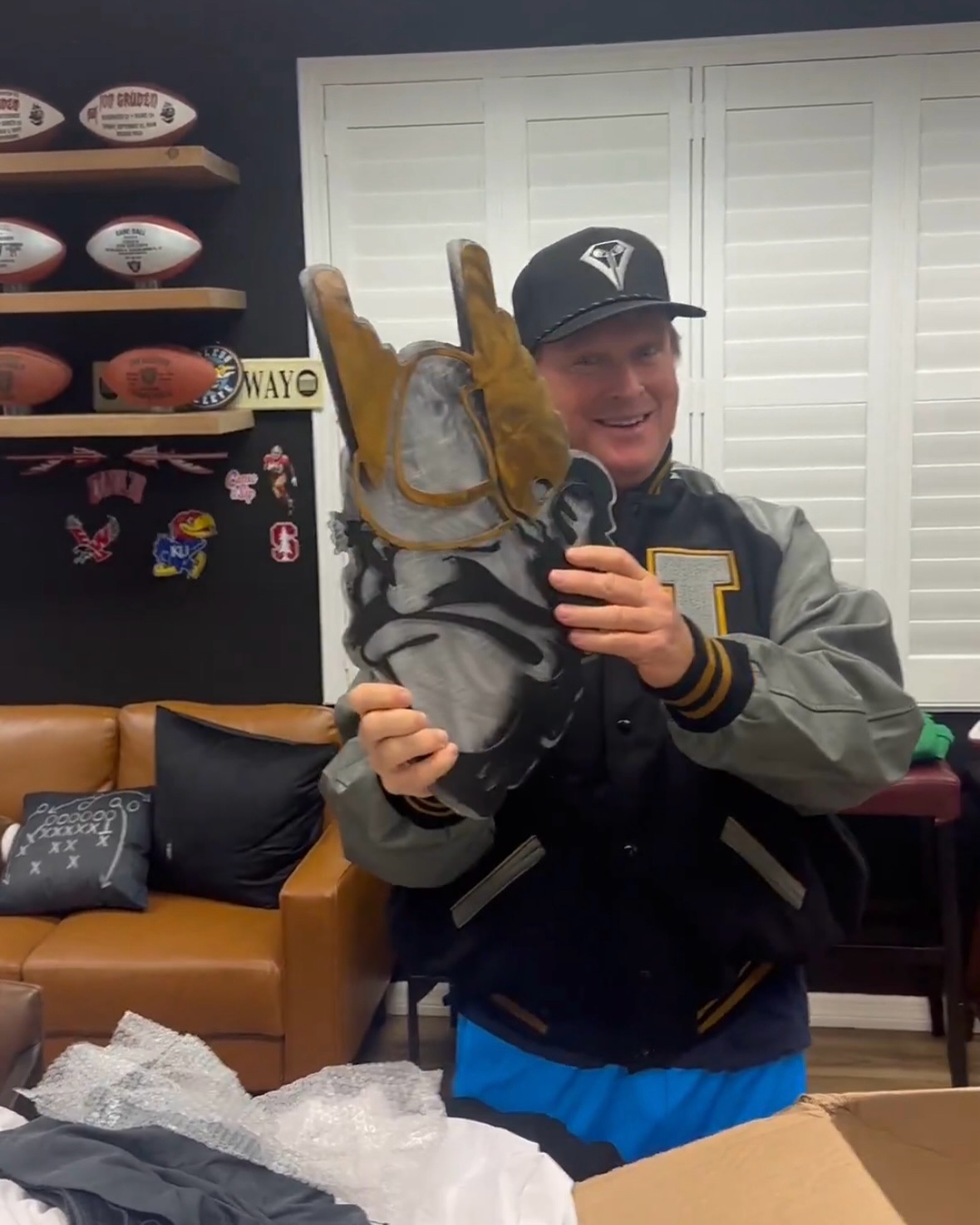 Gruden Shares Mutual Respect On Social Media