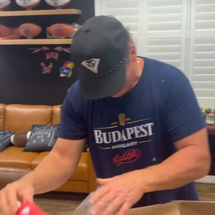 Gruden Shares Mutual Respect On Social Media