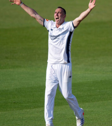 Hampshire’s Strong Bowling Secures Victory Over Warwickshire