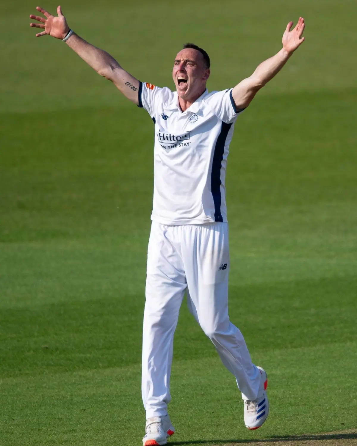 Hampshire’s Strong Bowling Secures Victory Over Warwickshire James Fuller's five-for, Abbott's three and Turner's two propel Hampshire to victory win!!