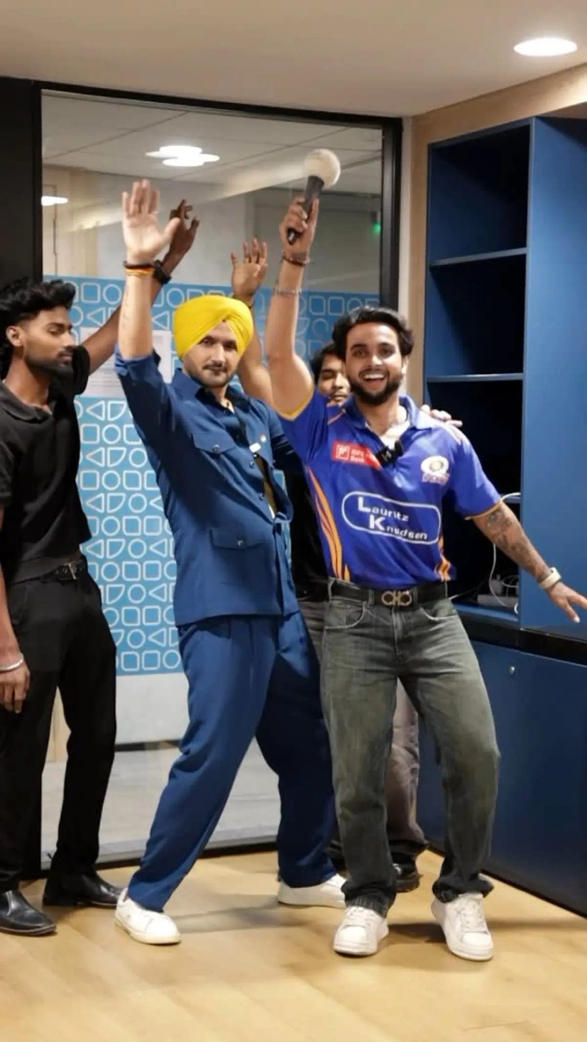Cricket legend Harbhajan Singh calms anxious Mumbai Indians fans, sparking relaxed vibes.!