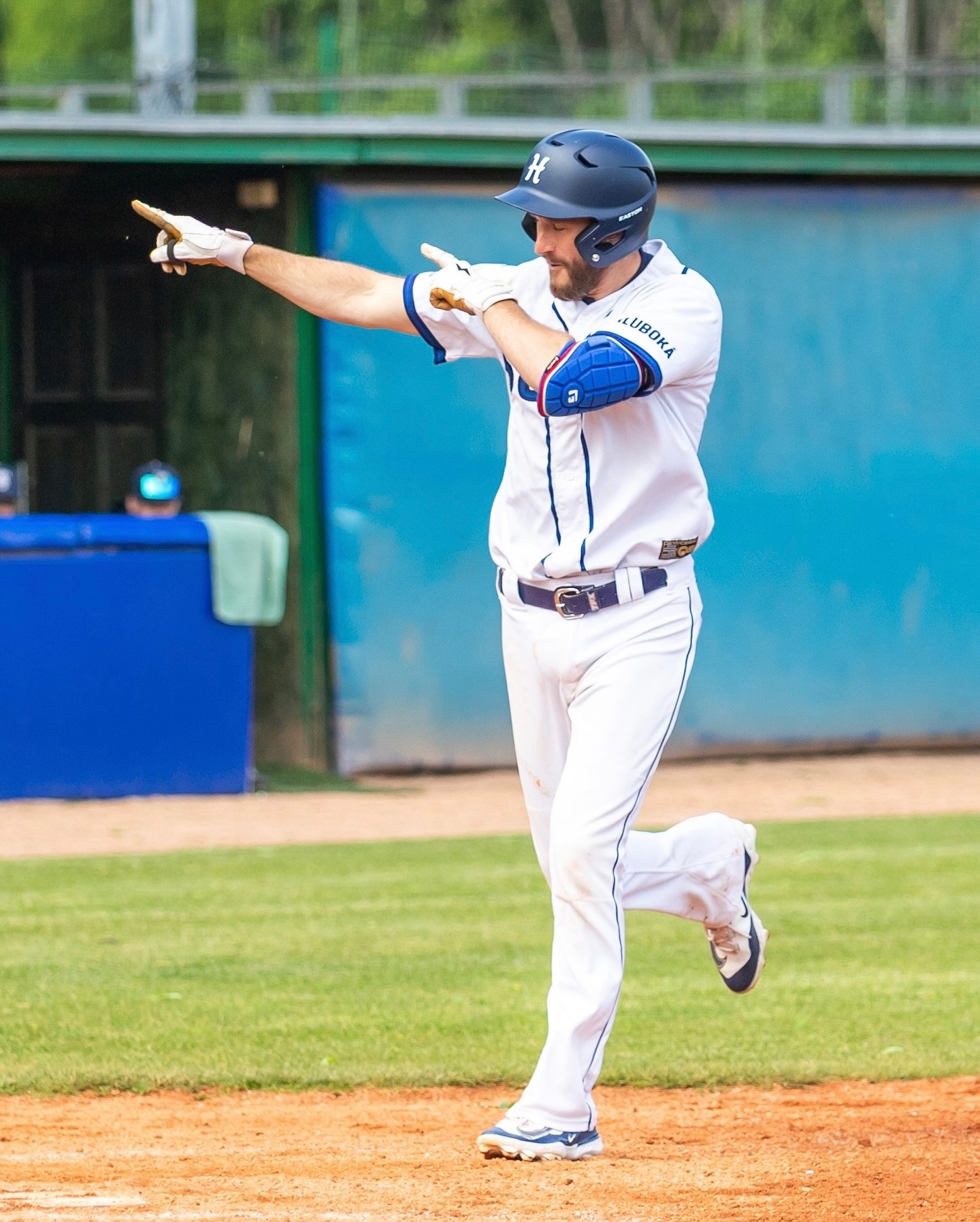 Hitting Coach Jantzen Witte Rakes in Extraliga Showdown