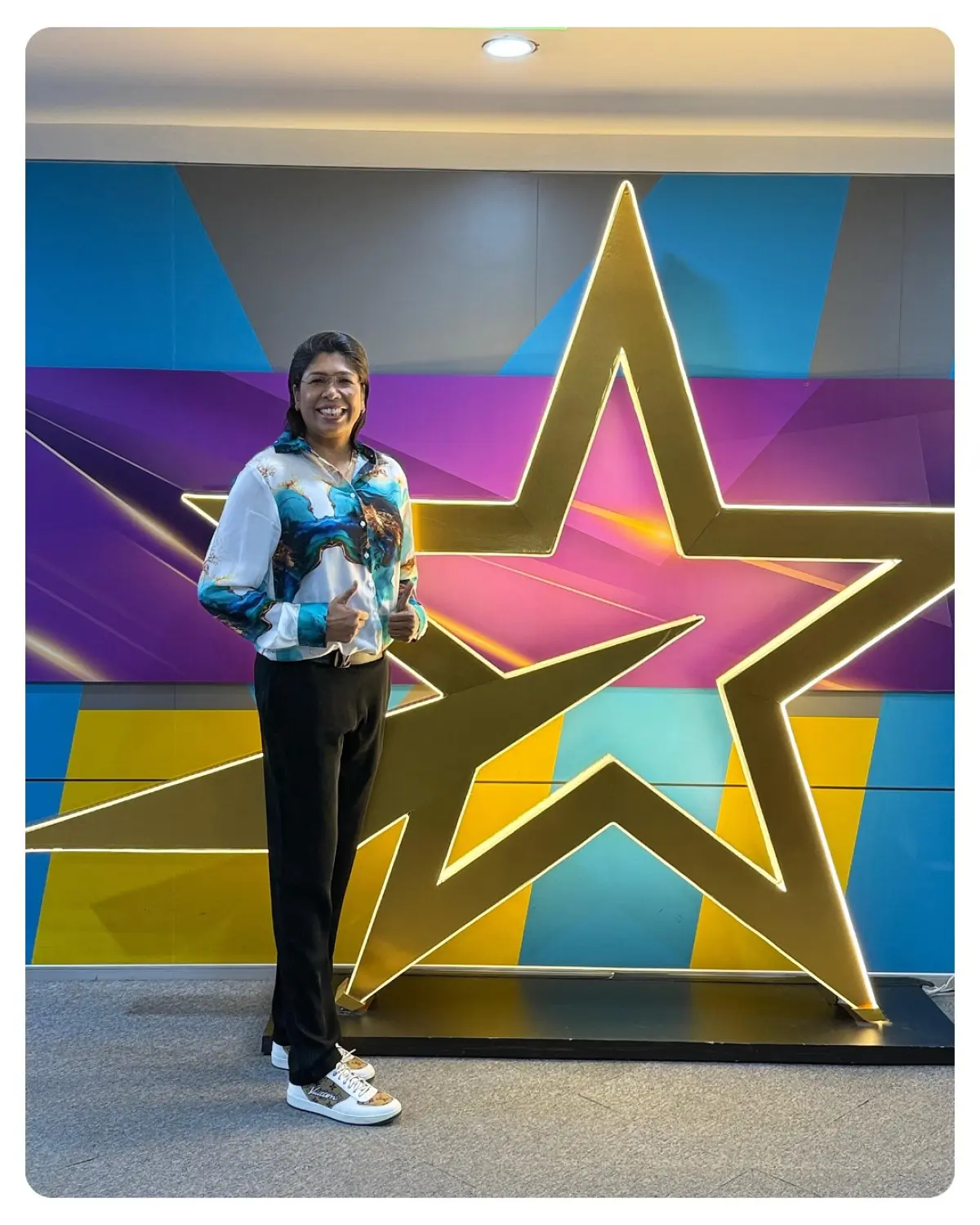 Jhulan Goswami Reveals Favorite Season Outfits Cricket legend dons a chic IPL look; fans share top season picks in style now - join in!!!