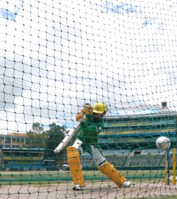 Dynamic energy surges as Joburg Super Kings light screens, uniting fans in every corner!!
