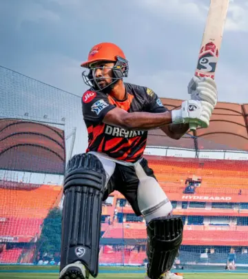 Kamindu Mendis’ Dramatic Sweep Captivates TATA IPL Fans