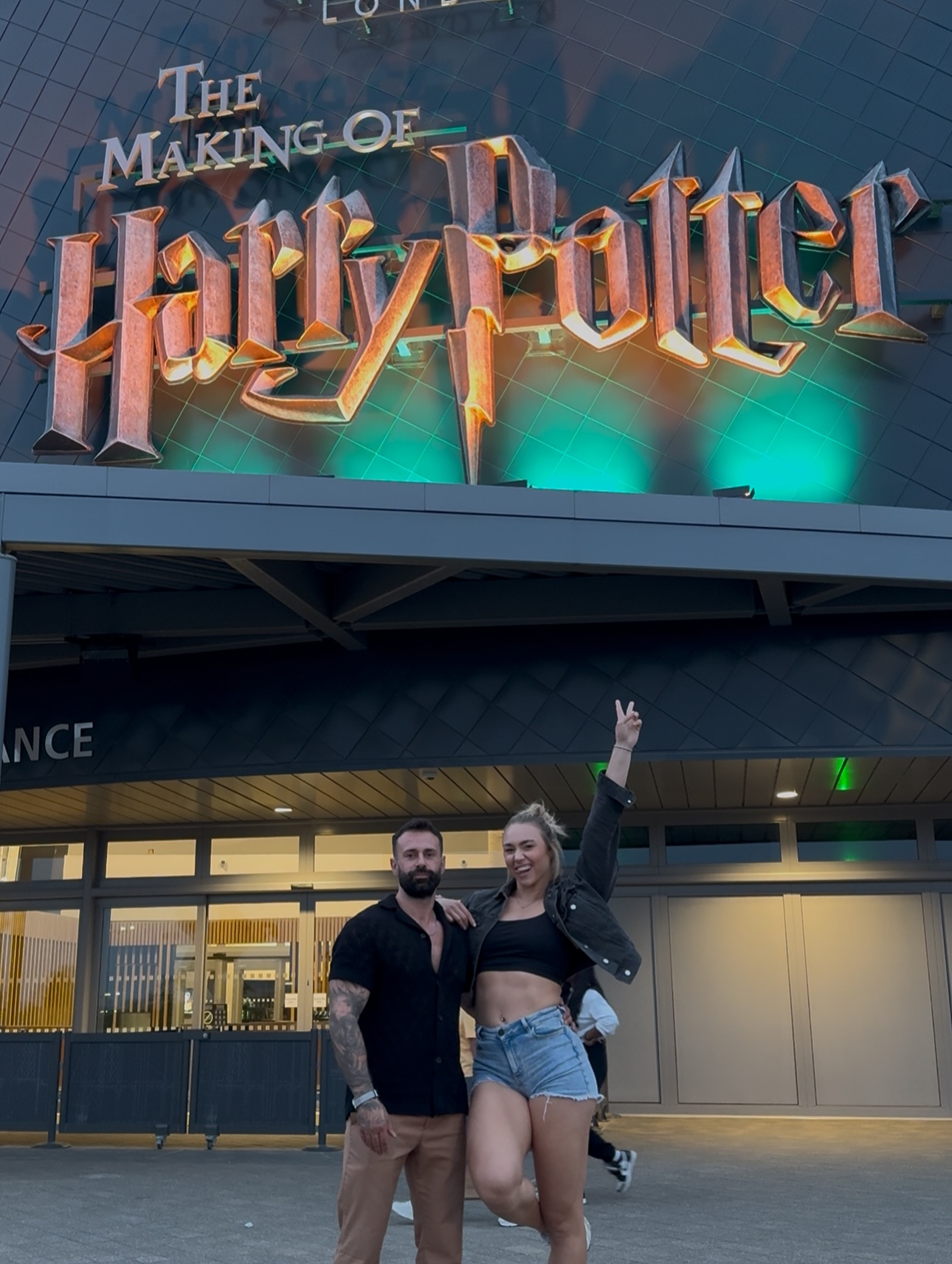 Livi Sheldon Enjoys Magical Harry Potter Experience Celebrity Livi Sheldon relishes a magical Harry Potter-themed dining experience in London!