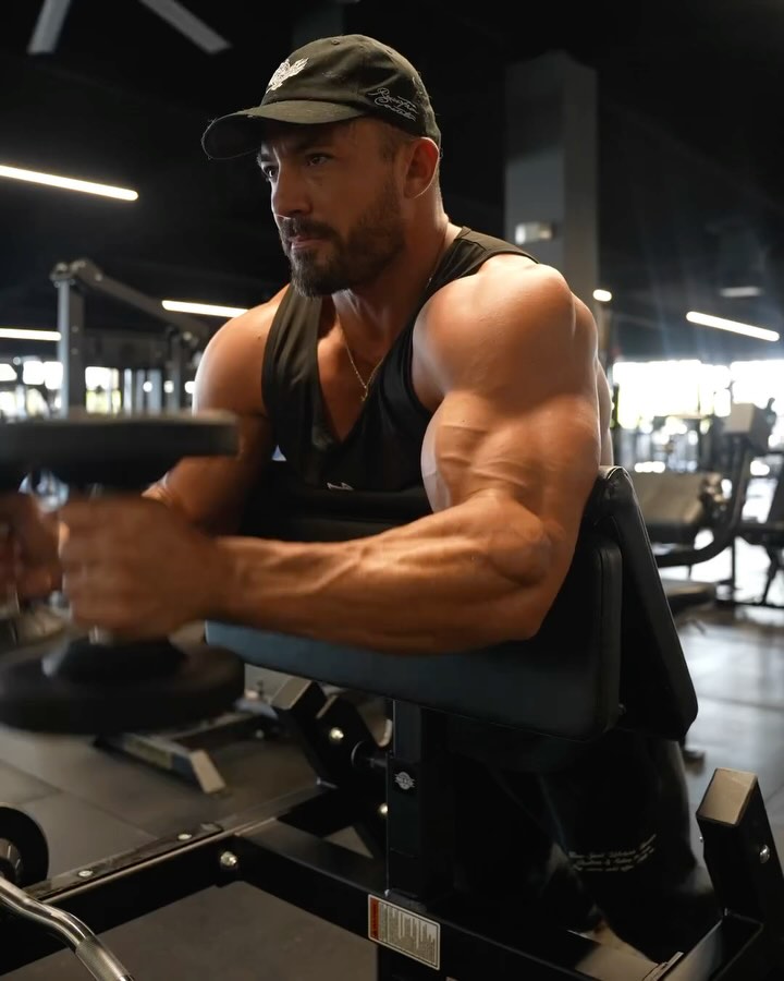 Master The Art Of 21s For A Powerful Arm Day