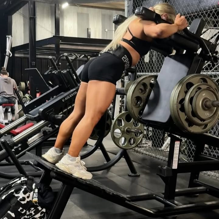 Mastering 5AM Leg Day: Fitness Tips From Zoe Ziegler