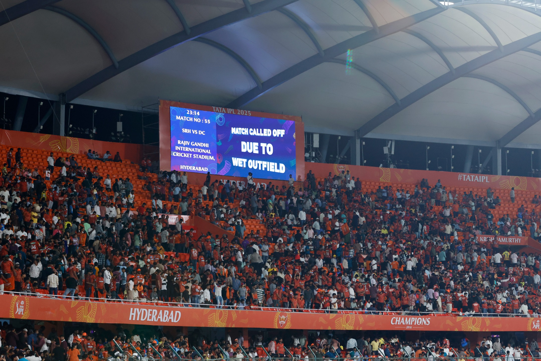 Heavy rain forces match cancellation; both teams share a point amid delays at the stadium.