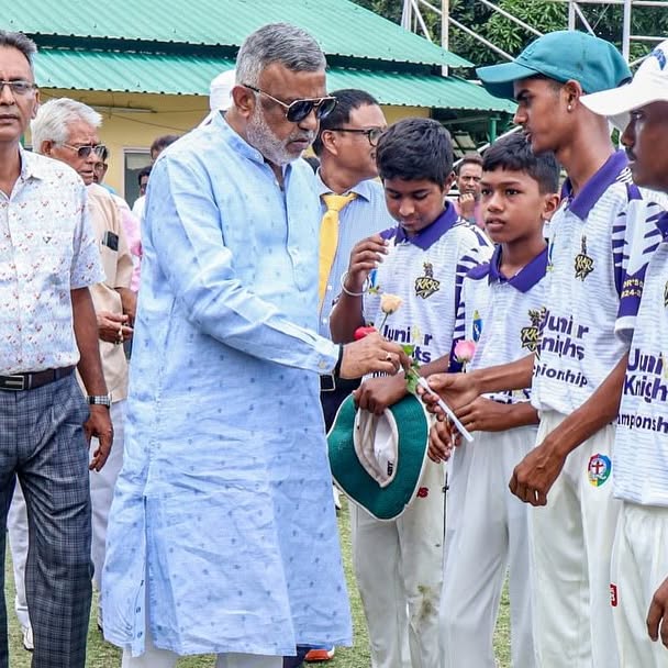 Mayor’s Cup Final Off To A Colourful Start