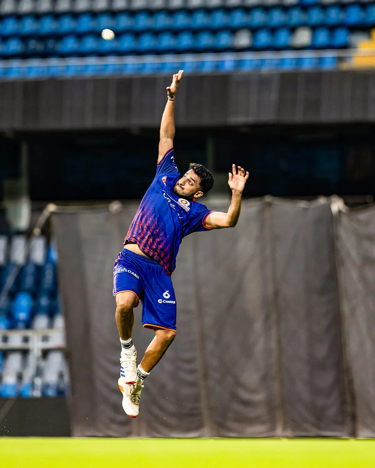 Mumbai Indians Fire Blinder Alert Against Raju Mumbai Indians stun audiences with a dynamic blinder reveal in an epic clash versus Raju!!