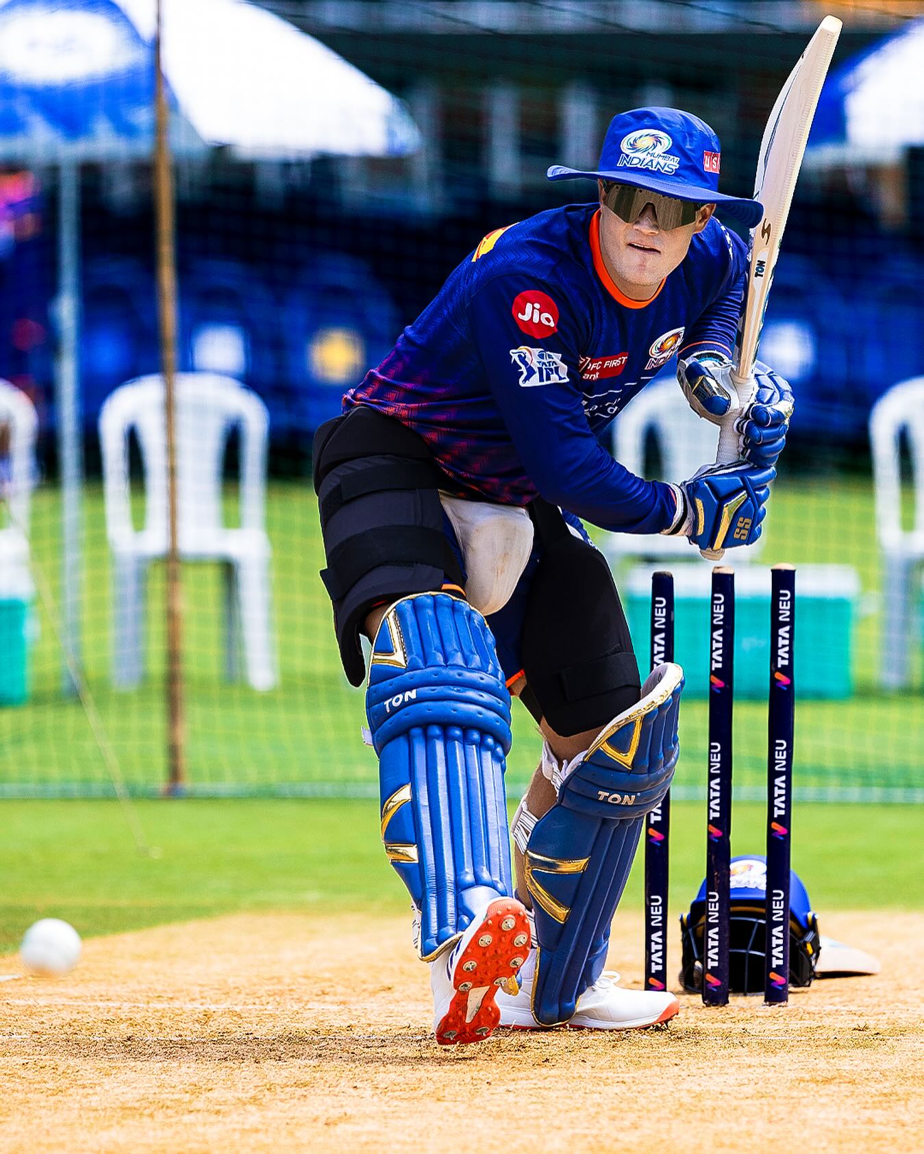 Ryan Rickelton's chic look stirs vibrant buzz among Mumbai Indians fans with bold flair!!!