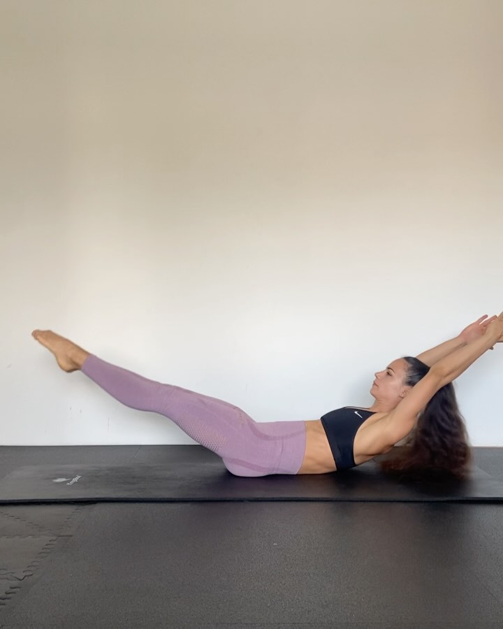 Nina Strojnik’s Empowering Handstand Training