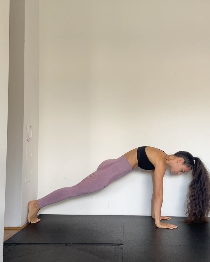 Nina Strojnik’s Empowering Handstand Training