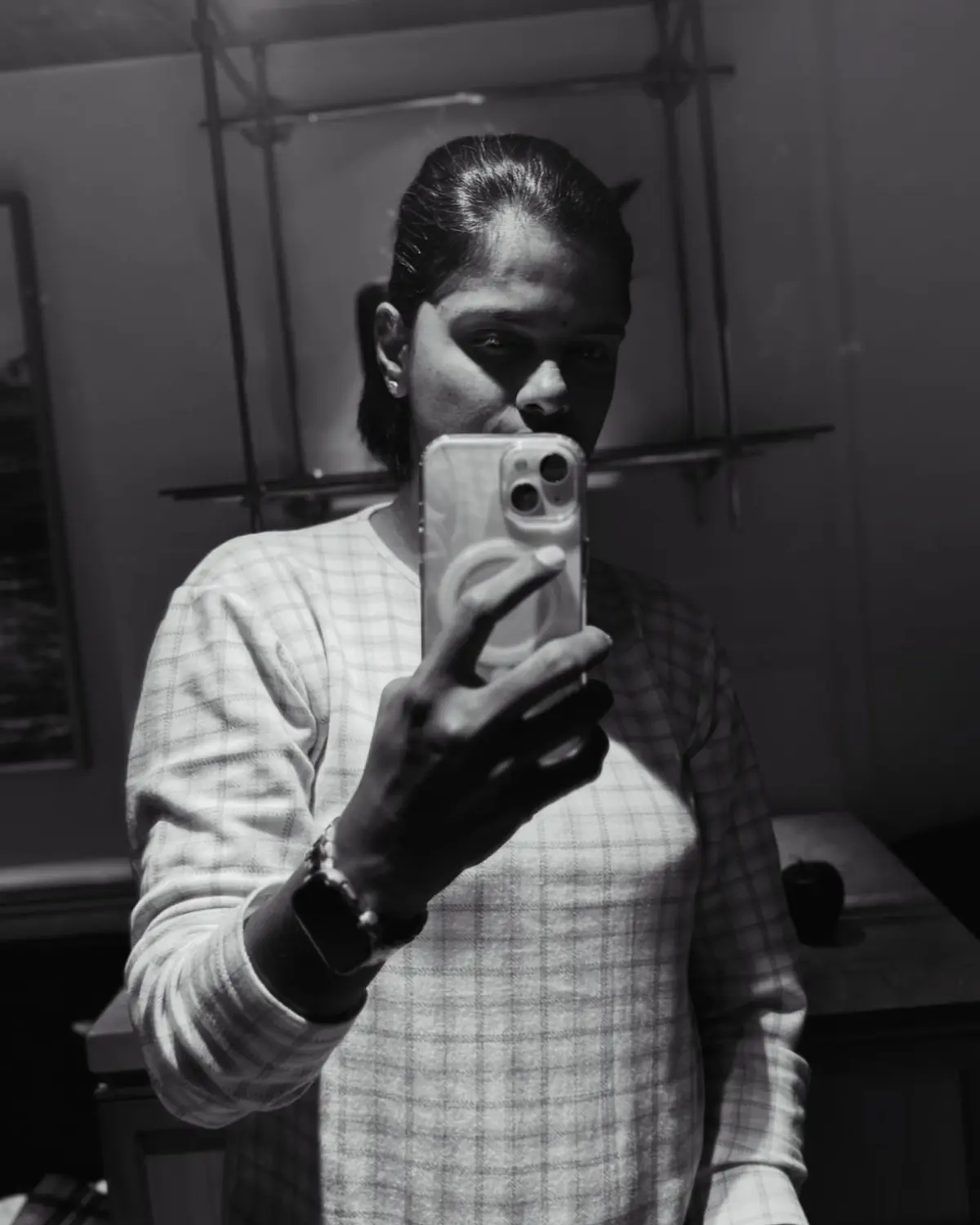 Niranjana Nagarajan’s Unpredictable Instagram Moment A bold display of zeal, art, and surprise that breaks norms with a dazzling visual impact.