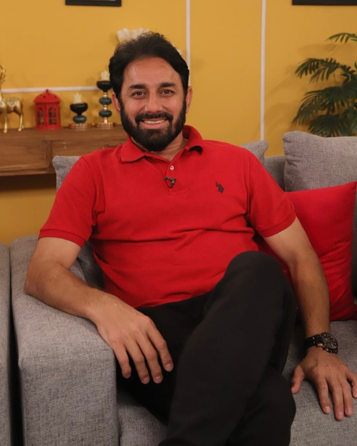 Ex-cricket star Saeed Ajmal beams a warm smile, radiating true positivity on Instagram.!!