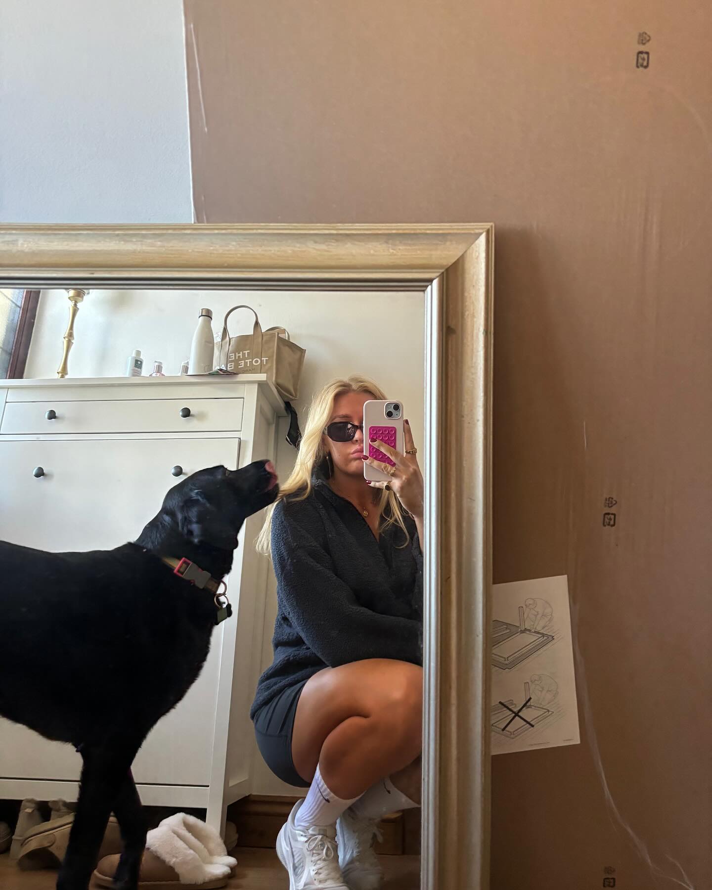 Sarah Glenn Shows Off-Field Charm In Candid Snapshots