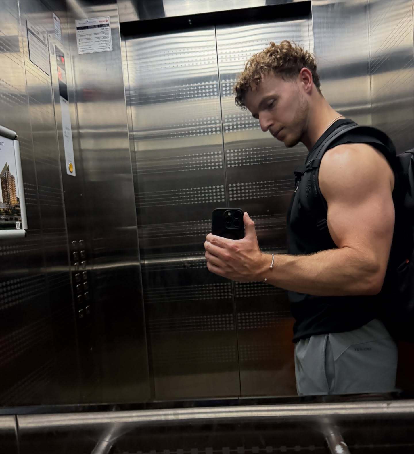 Semi-Summer Shred: Alex Searle’s New Weight Cut Update Online coach Alex Searle reveals week2 cut lows, routines and a future building phase ASAP.